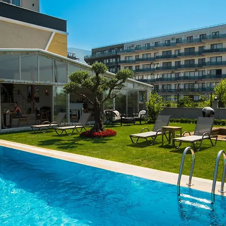 Royalova Hotell *