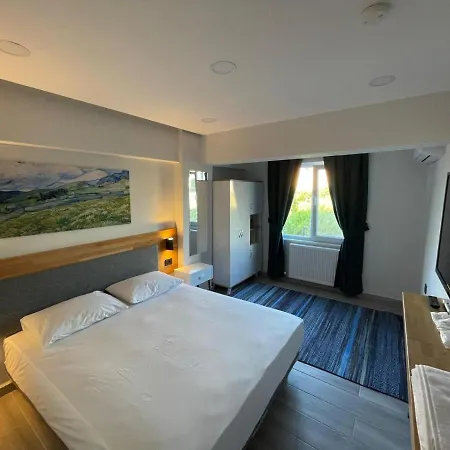 Royalova Чынарджык