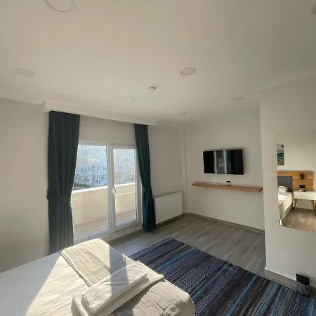 Отель Royalova *